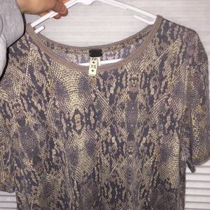 Free People snakeskin Top!